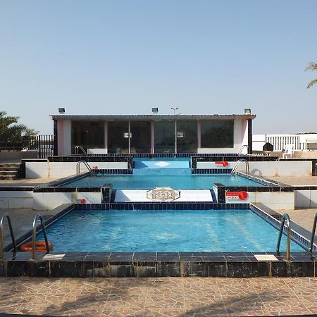 Al Ahmadi Plaza Resort ยันบู ภายนอก รูปภาพ